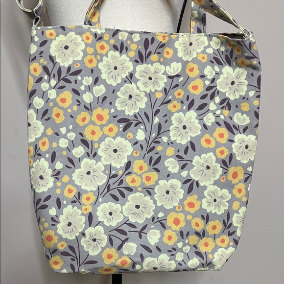 🌻🌼🐝🐥Happy Spring Floral Canvas Crossbody Tote - Gray & Yellow - Picture 4 of 11